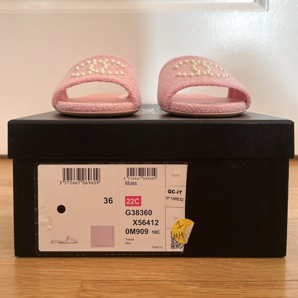 CHANEL - Brand New NIB Chanel Pink Tweed & Leather CC Slides Size 36 - Picture 8 of 14